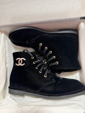 CHANEL ブーツ 36,5 CHANEL | Shoes | Chanel Cc Logo Side Zip Lace Up Boots 365 Black